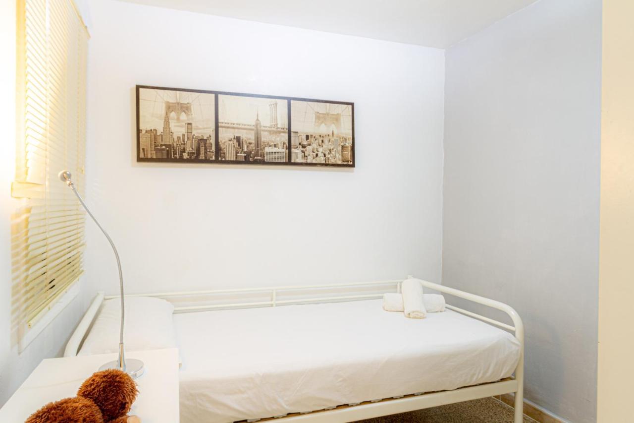 Residencial Costamar Next Bcn, 50M Beach With Swimming Pool Cabrera de Mar Bagian luar foto